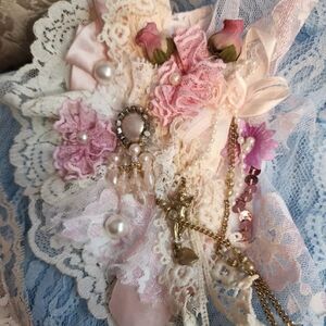 Handmade shabby chic brooch vintage lace